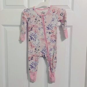 Caden Lane Bamboo Henlee’s Hydrangeas Convertible Zipper Romper Size 0-3 Months